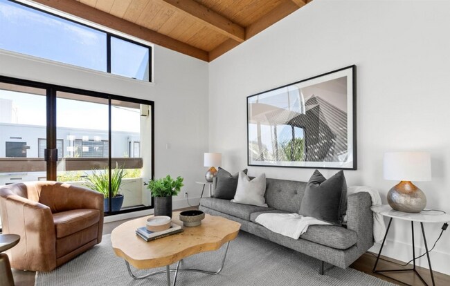 Foto del edificio - Charming Two Bedroom Condo in Mission Dolores - Please Contact for Showing Availability!