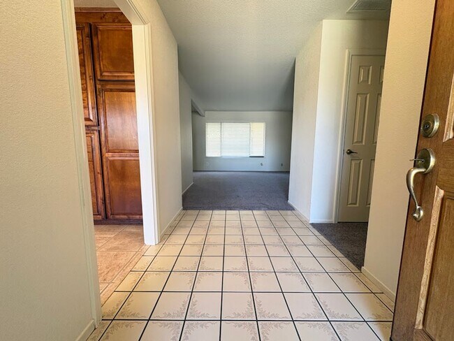 Foto del edificio - Spacious 4 Bedroom Home in Quiet Galt Neighborhood