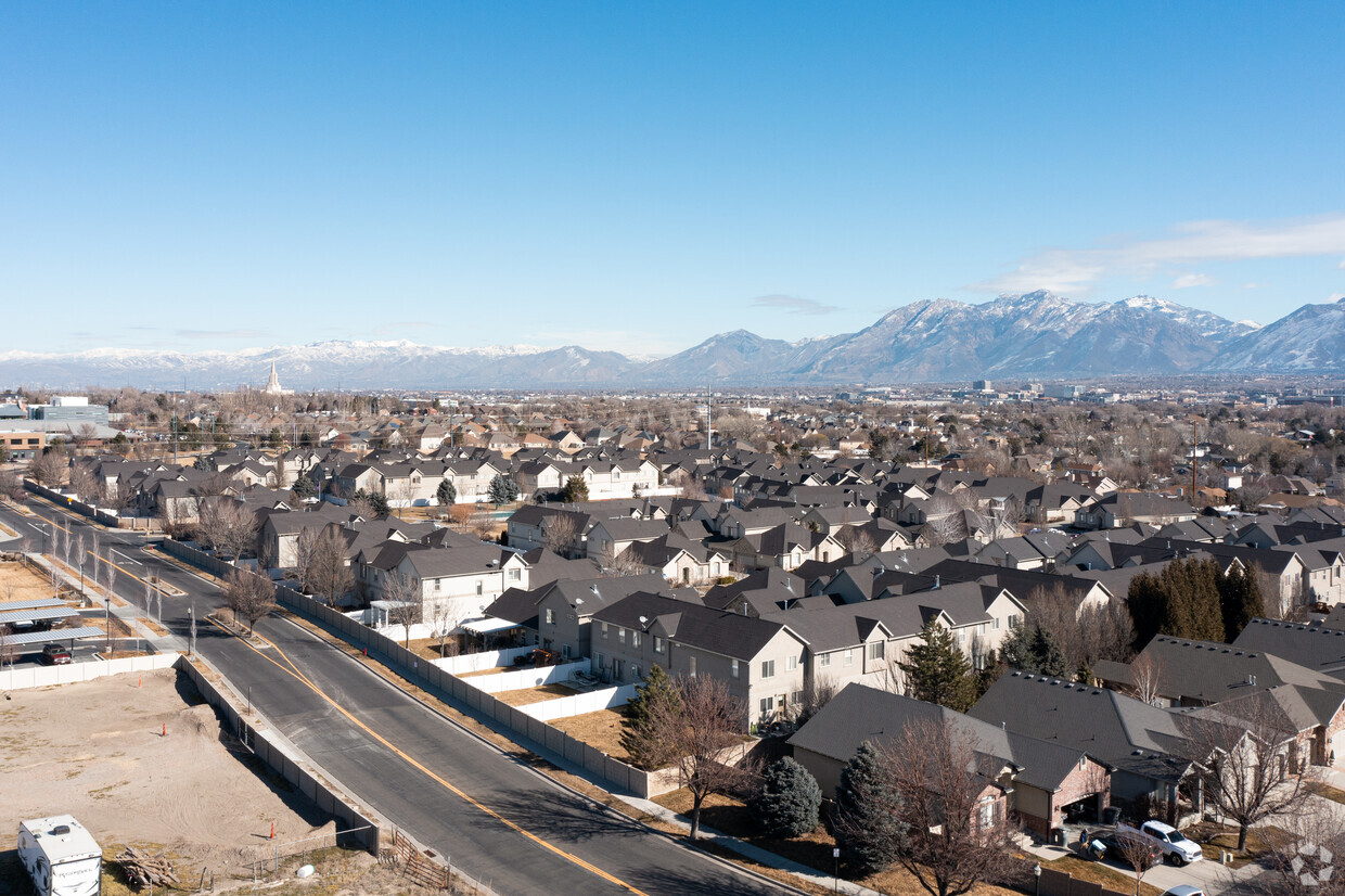 The Garden At South Jordan Apartments - 10850 Beckstead Ln South Jordan 