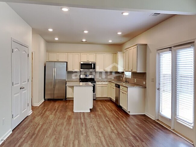 Building Photo - 85 Royalty Ln
