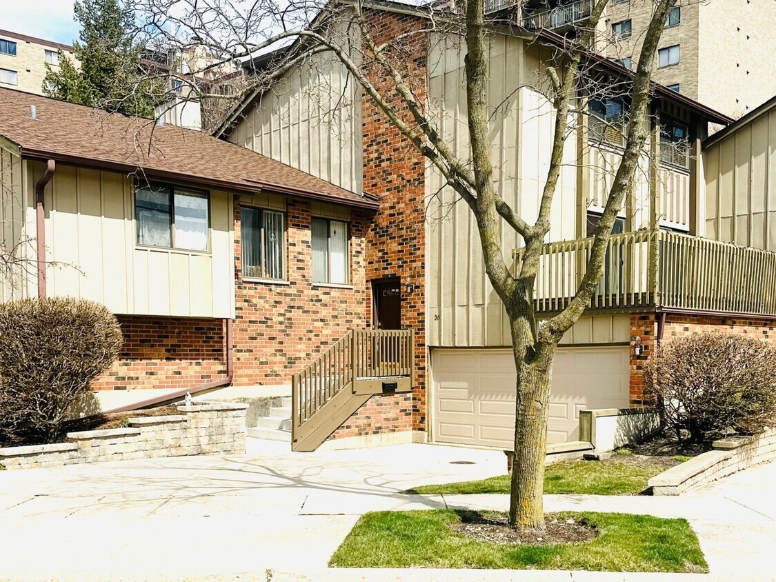 36 Portwine Rd, Willowbrook, IL 60527 Townhome Rentals in Willowbrook