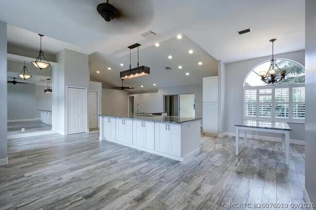 Foto del edificio - 13383 Temple Blvd
