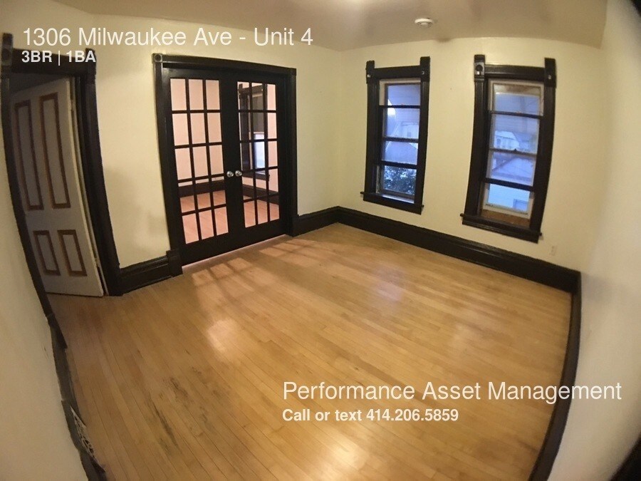 Primary Photo - 1306 Milwaukee Ave