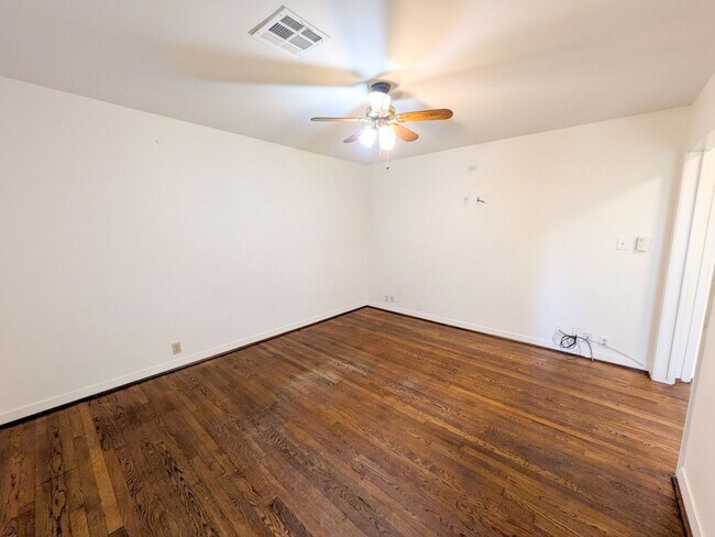 Building Photo - 5040 Raleigh Dr