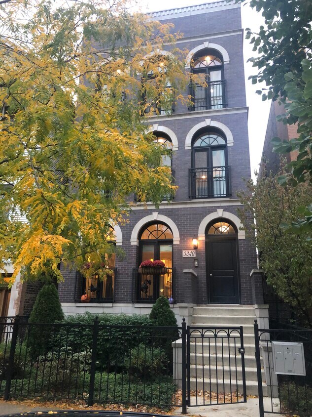 Exterior - 3340 N Kenmore Ave