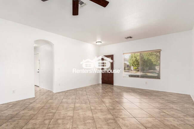 Foto del edificio - 14601 W Port Royale Ln
