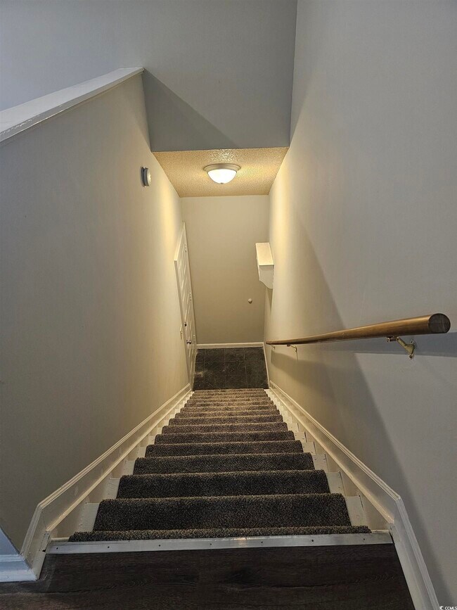 Foto del edificio - 755 Burcale Rd