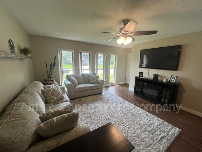 Foto del edificio - 5119 Ferncrest Dr