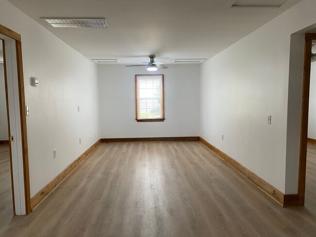 Building Photo - Newly Remodeled Apartment - 2 bedrooms 1 bath