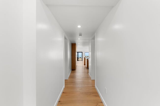 Building Photo - 2988 Solimar Beach Dr