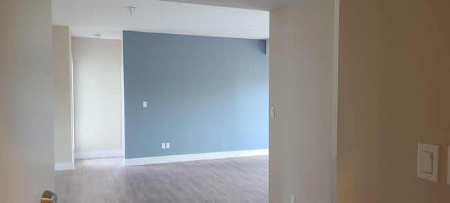 Building Photo - 550 Sandison St