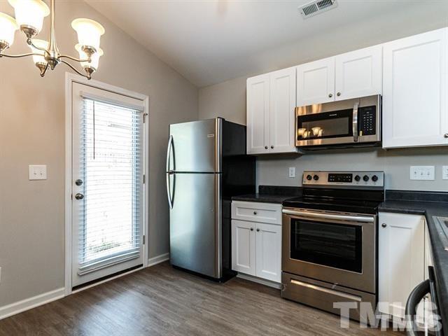 Foto del edificio - 1404 Ikes Pond Ln