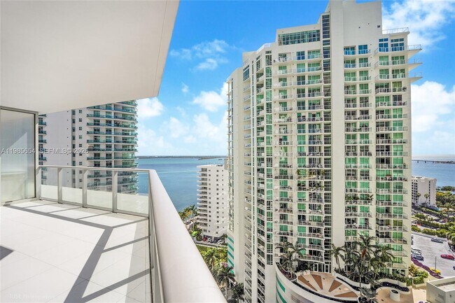 Foto del edificio - 1300 Brickell Bay Dr