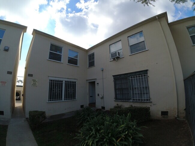 Building Photo - 5920 Melrose Ave