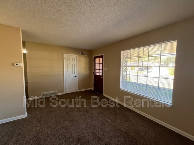 Foto del edificio - 5115 Aureen Dr