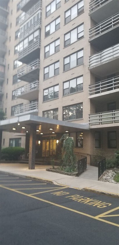 Foto principal - 201 St Pauls Ave