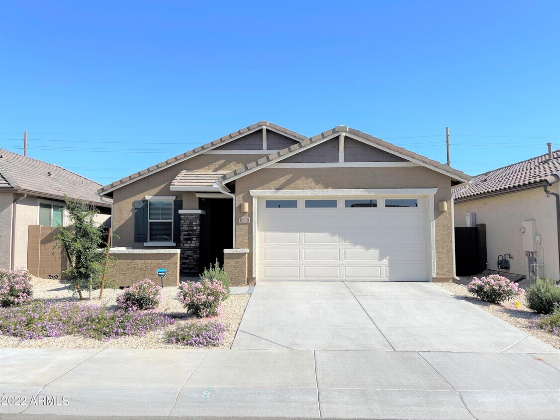 Primary Photo - 8958 W Palo Verde Dr