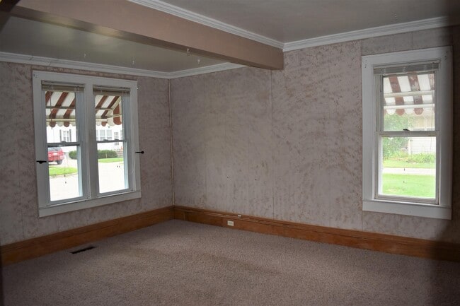 Building Photo - 741 Dewey St