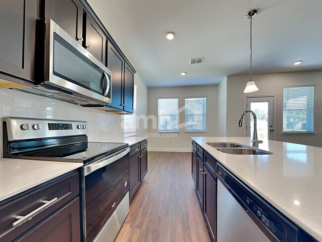 Foto del edificio - 27581 St Andrews Ave