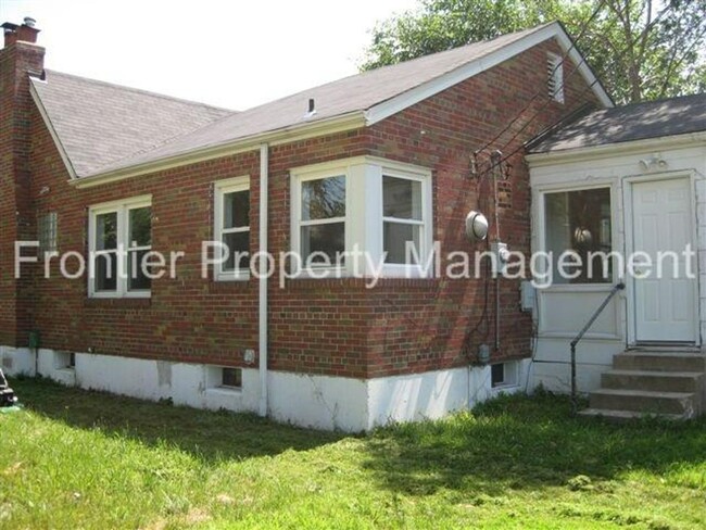 Building Photo - Available Now! Spacious Two Bedroom Home w...