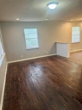 Building Photo - 7915 Flintridge Dr