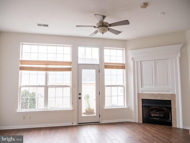 Building Photo - 42747 Stadler Ln