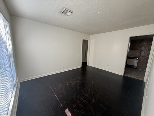 Building Photo - 1823 N Garland St