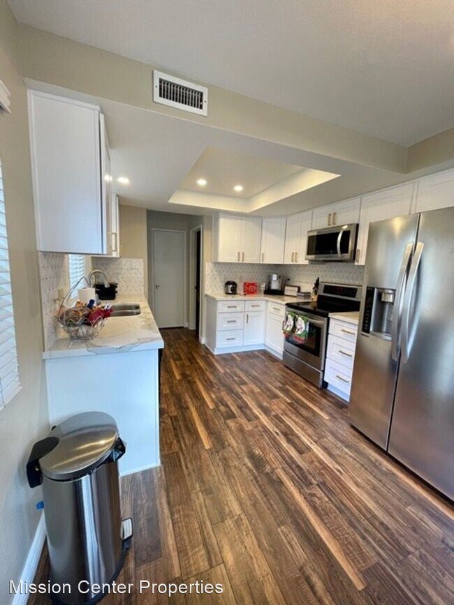 Building Photo - 2 br, 2.5 bath House - 1427 Summit Dr