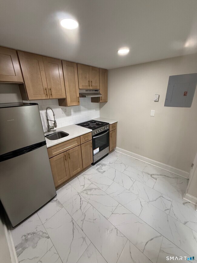 Foto del edificio - 18-Unit Cherry St