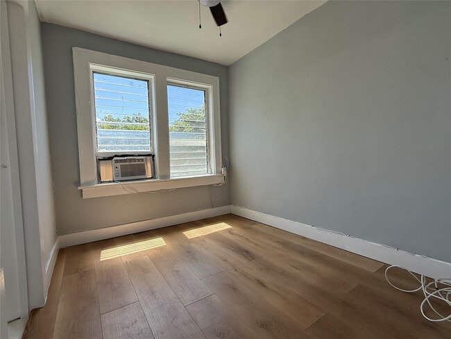 Foto del edificio - 1621 Van Buren St