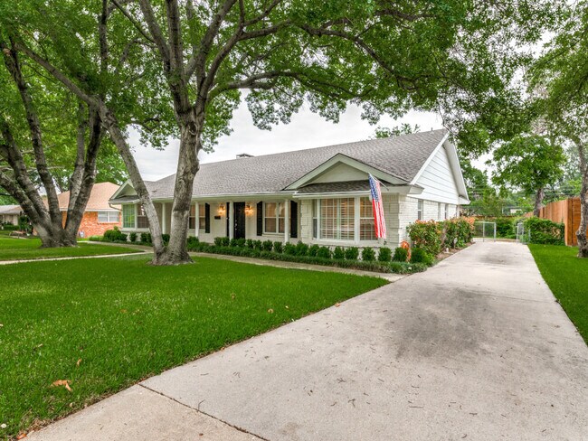 Building Photo - 3725 Summercrest Dr