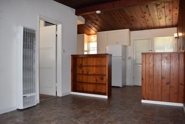 Building Photo - One Bedroom Unit Near Old Town State Park