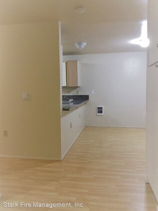 Primary Photo - 312-318 SE 160th Ave
