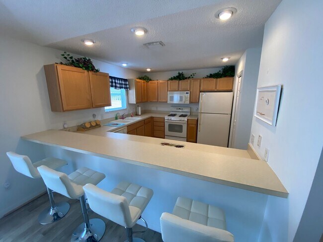 Foto del edificio - Beautiful Fully Furnished, Turnkey ANNUAL ...