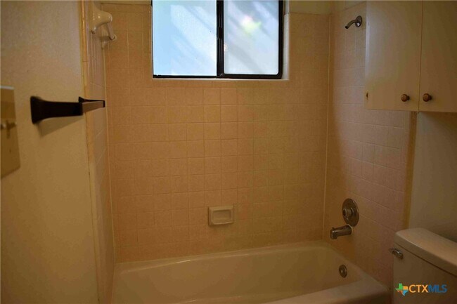 Building Photo - 16042 Stoneham Cir