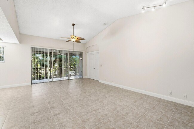 Foto del edificio - 9770 Nickels Blvd