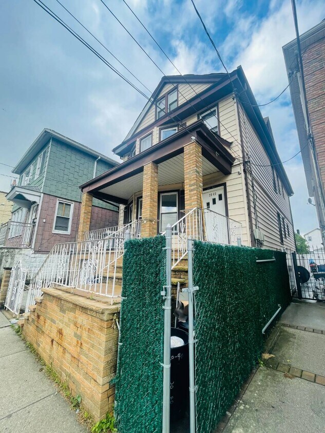 204040 125th St, Queens, NY 11356 House Rental in Queens, NY