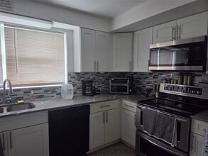 Building Photo - 2630 SW 49th Ct