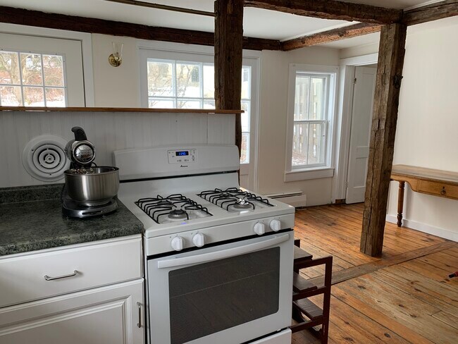 Building Photo - 186 Housatonic St