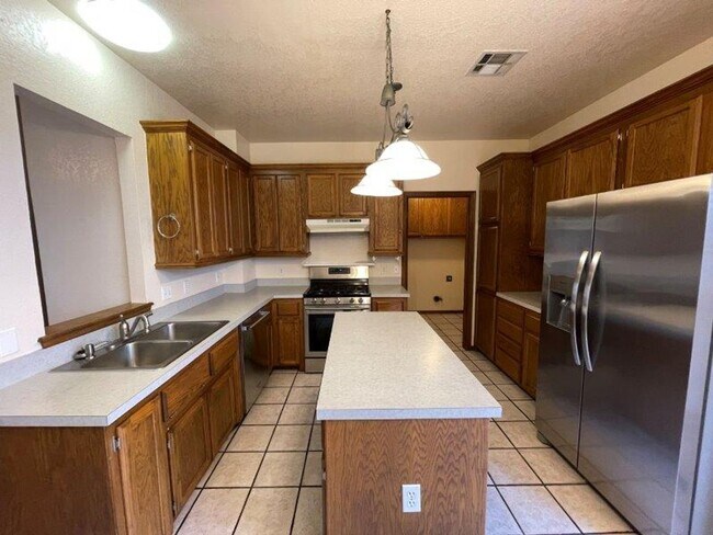 Building Photo - New Paint! 3 beds, 2 full baths, 2 car garage home for rent in S. OKC and Moore schools!