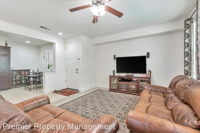 Foto del edificio - 3 br, 3 bath House - 105 CEZANNE LN.