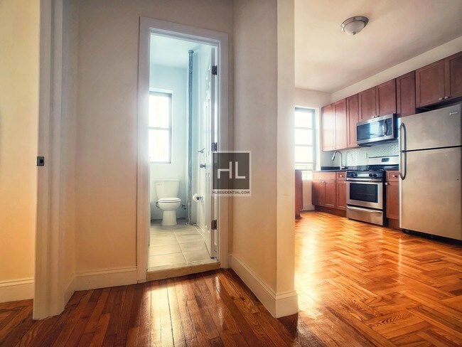 Foto del edificio - 2 BEDROOM/ ASTORIA /34 STREET