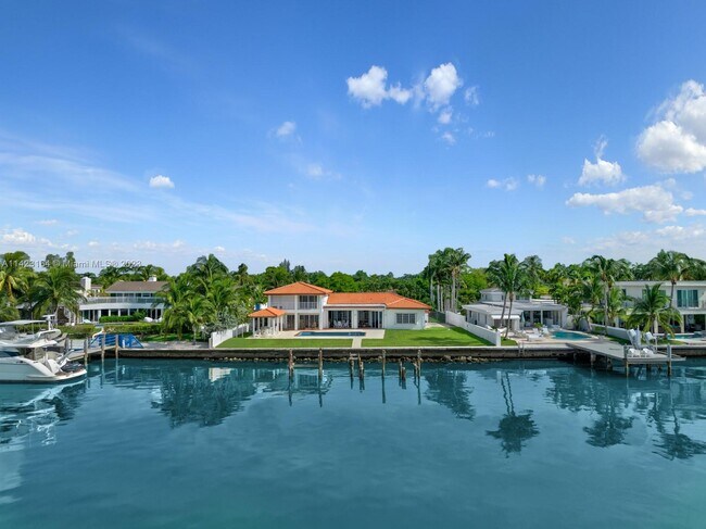 Building Photo - 1730 Bay Dr
