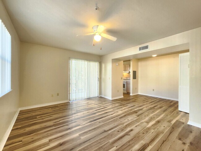 Foto del edificio - FOR RENT 1 bedroom 1 bath condo, balcony, ...