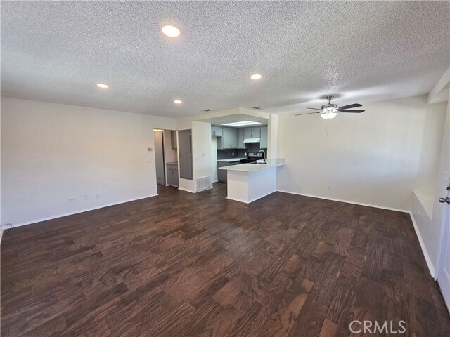 Foto del edificio - 44036 25th St W