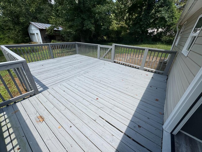 Building Photo - 5163 Clifton Dr