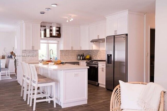 Foto del edificio - 9827 SW 194th St