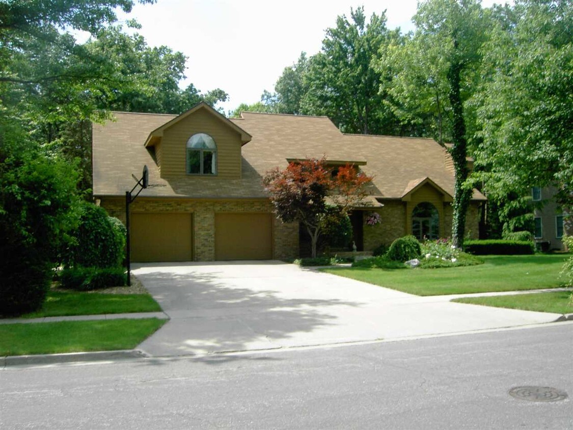 5709 Woodberry Ct, Midland, MI 48640 House for Rent in Midland, MI