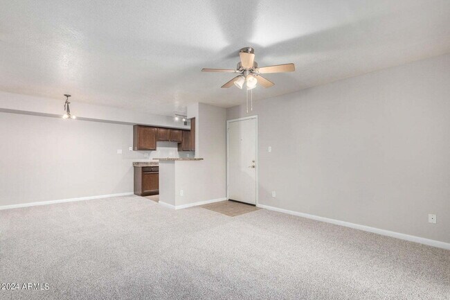 Foto del edificio - Beautiful Scottsdale 1 Bedroom Apartment!