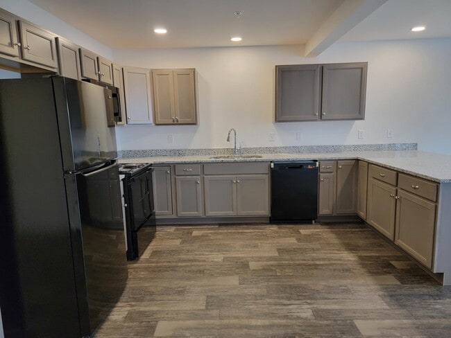 Building Photo - 149 Robert Cir